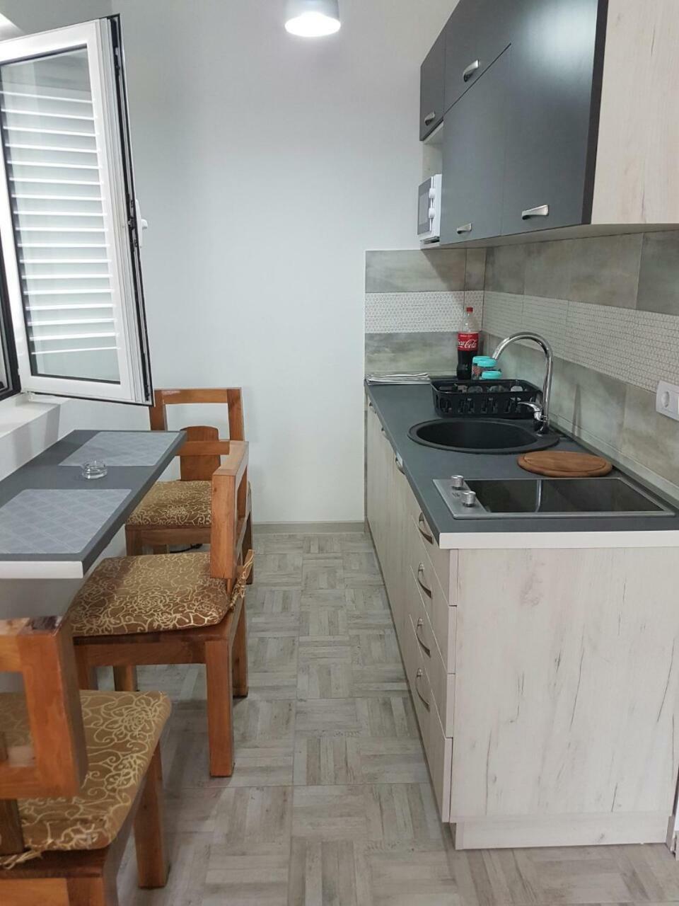 Porto Njegusi A2 Apartment Cetinje Exterior photo