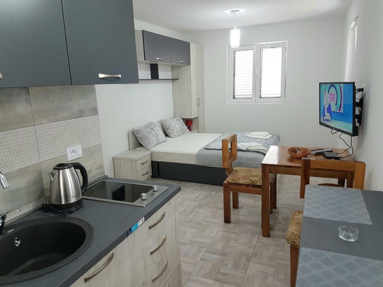 Porto Njegusi A2 Apartment Cetinje Exterior photo